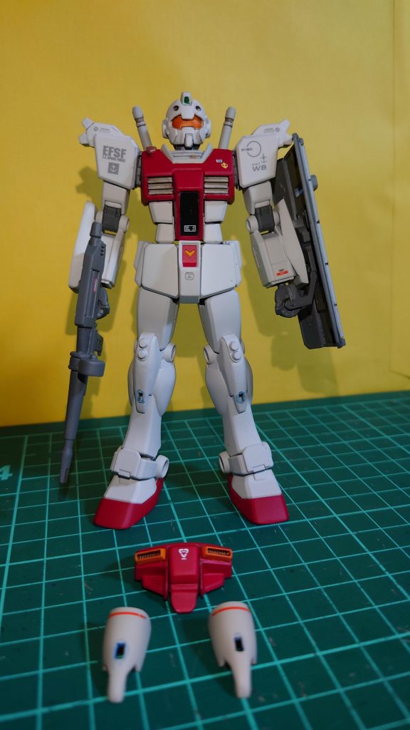 ネオジムで装甲取外し頭部はサンボル版ジムから流用し、額のバイザー？はプラ板から切出し。