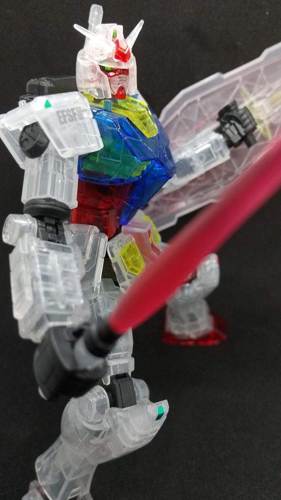 モールドがバキバキに決まっていて、可動もすごい。HGとの記載はないけど、良くできたキットです。かっけぇ