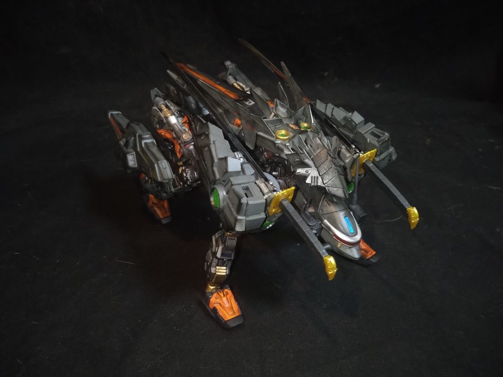 戦国形態戦国アストレイからのパーツ装着形態です近接戦特化型になり、虎徹、菊一文字の二本を装備し、ノーマルと同じ多弾道ミサイルを装備可能です。