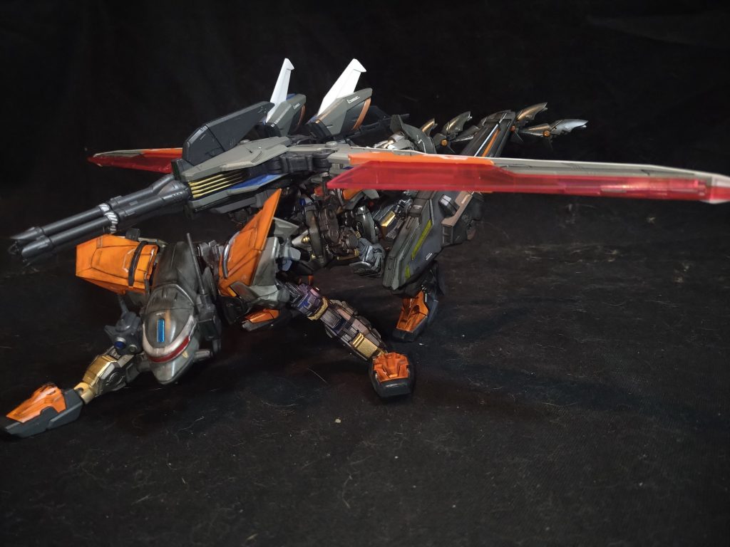 ビームブレード展開も可能ですイメージはゾイドのブレードライガーを参考にしました