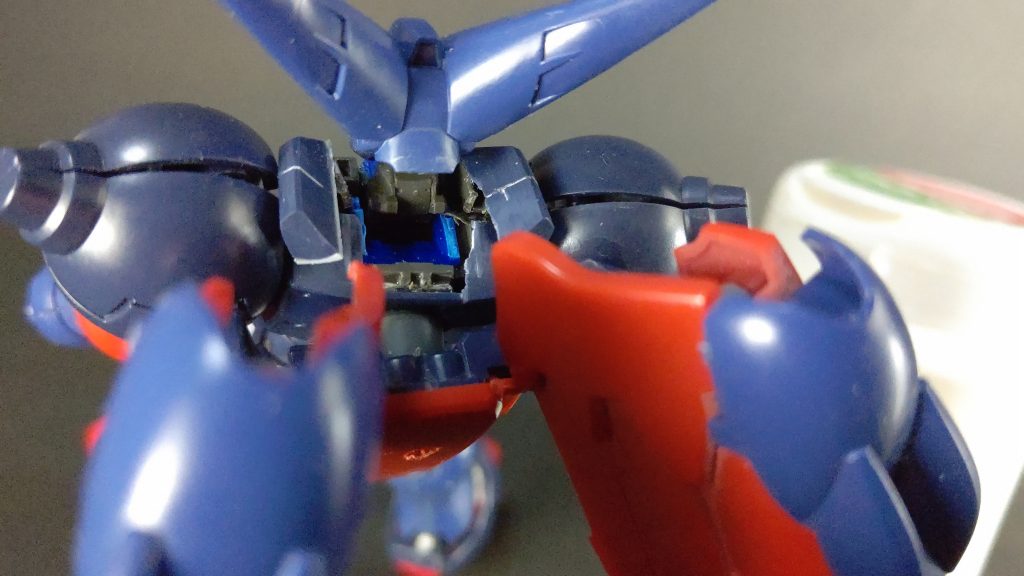 襟の可動で改造無しで頭部がゴッドガンダムとほぼ遜色無く動く様に出来ました。