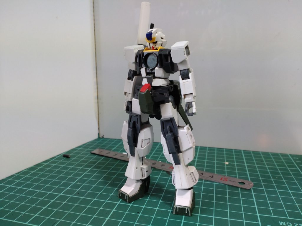 本体は作業機体イメージの為武装はすべて取っ払い軽装化。色も電気や作業車をイメージした黄色にしてます。