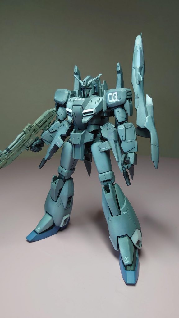 グレー単色にせずに2色のグレー迷彩としました。