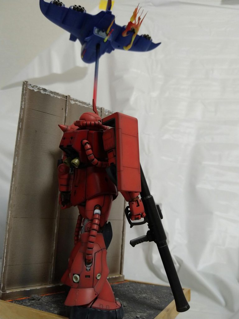 シールドにマーキングするか迷いましたがヤメました。左肩に少佐の階級章つけてますが見えないです。。