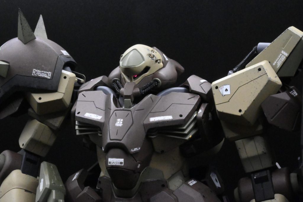 頭部バルカンは金属パーツに変更してあります。