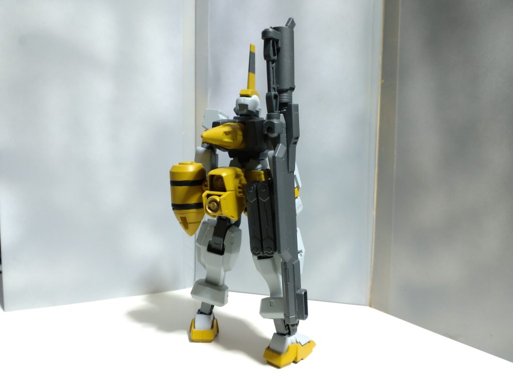 メイン武装 GNチェンジウェポンユニットラミエル専用の粒子貯蔵タンクと可変武器の戦闘用ユニット。必要に応じてソード、ライフル、バズーカの3形態に変形。