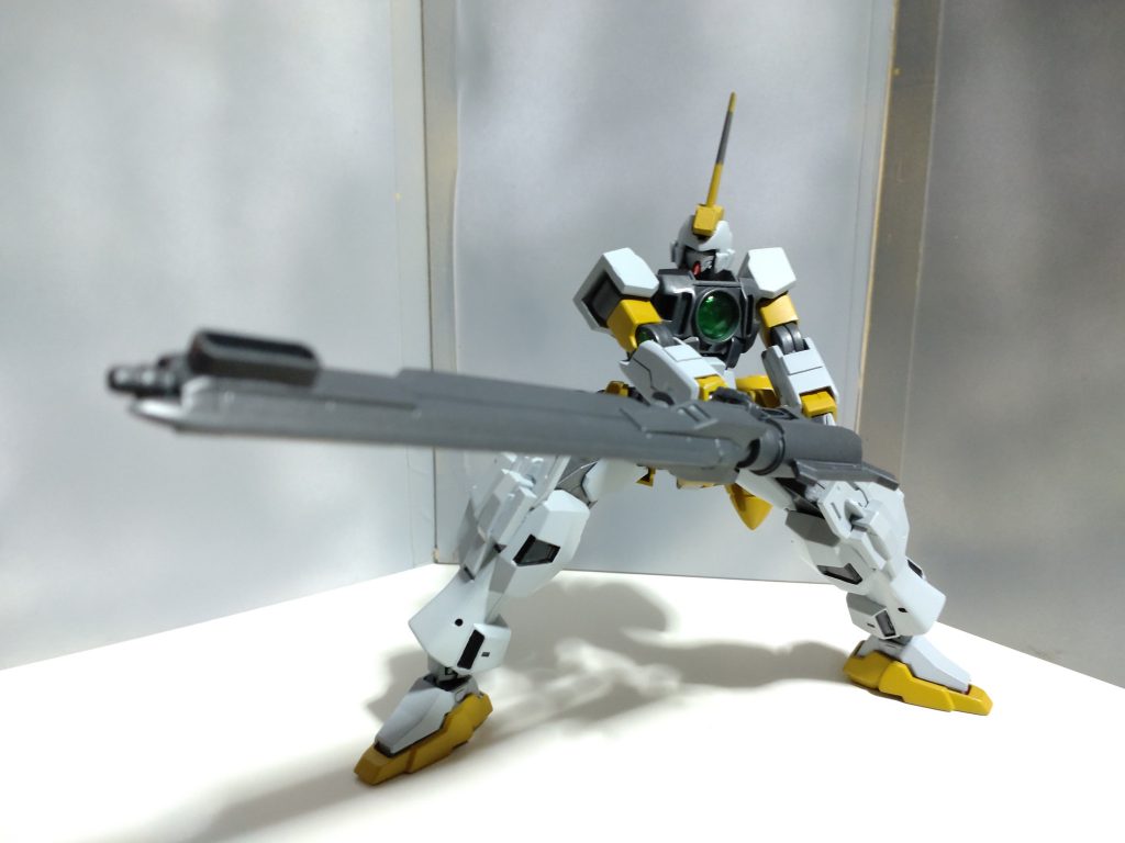 ソードモード ユニットの基本形態粒子を纏わせてバスターソードの用に使用する他先端からサーベルを出せる。