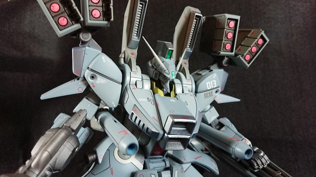 画像では分からなくなりましたけどグレーは二色で塗り分けてます。