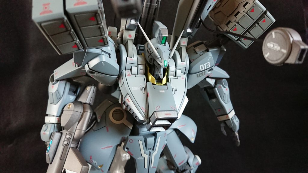 デカールの貼り付けは大型キットの為に凄い量になりました。