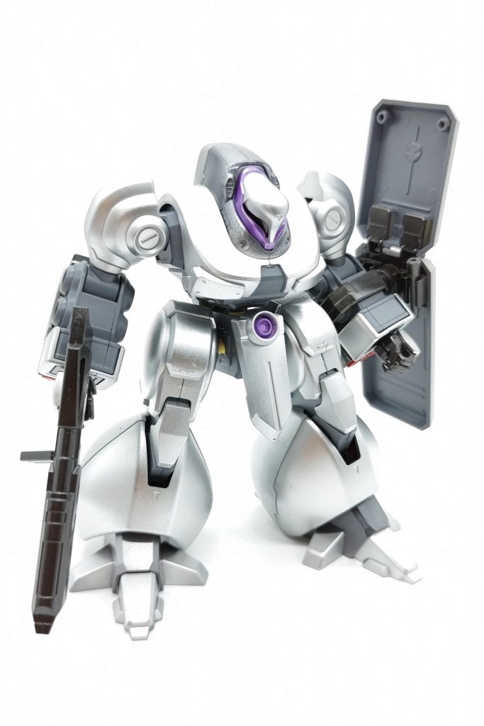 元キットは｢HGUC ズサ[ユニコーンVer.]｣なので、ギラ・ドーガのビーム・マシンガン、シールドが付いてくるのでお得。しかし、元のズサ[ZZVer.]がプレバン限定なんだ…