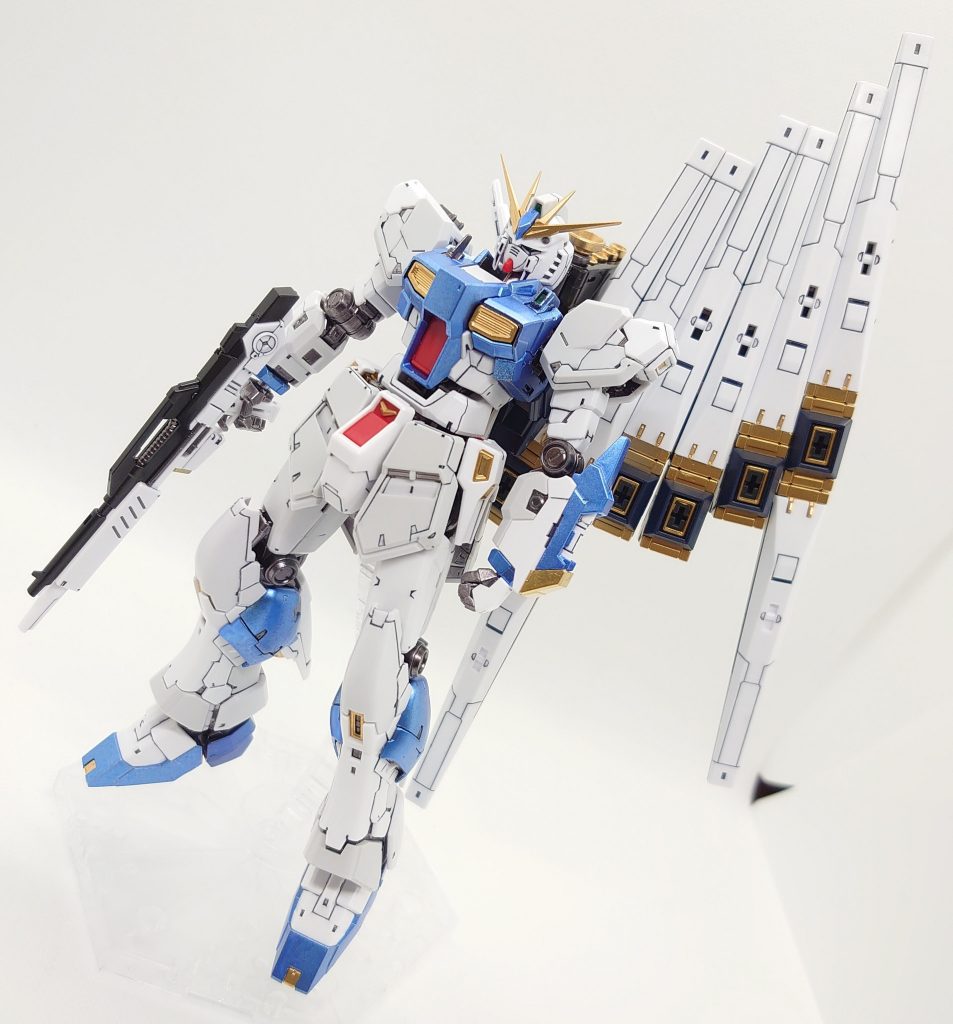 デカールとトップコート前の状態です。この段階ではファンネルは通常配置でした。