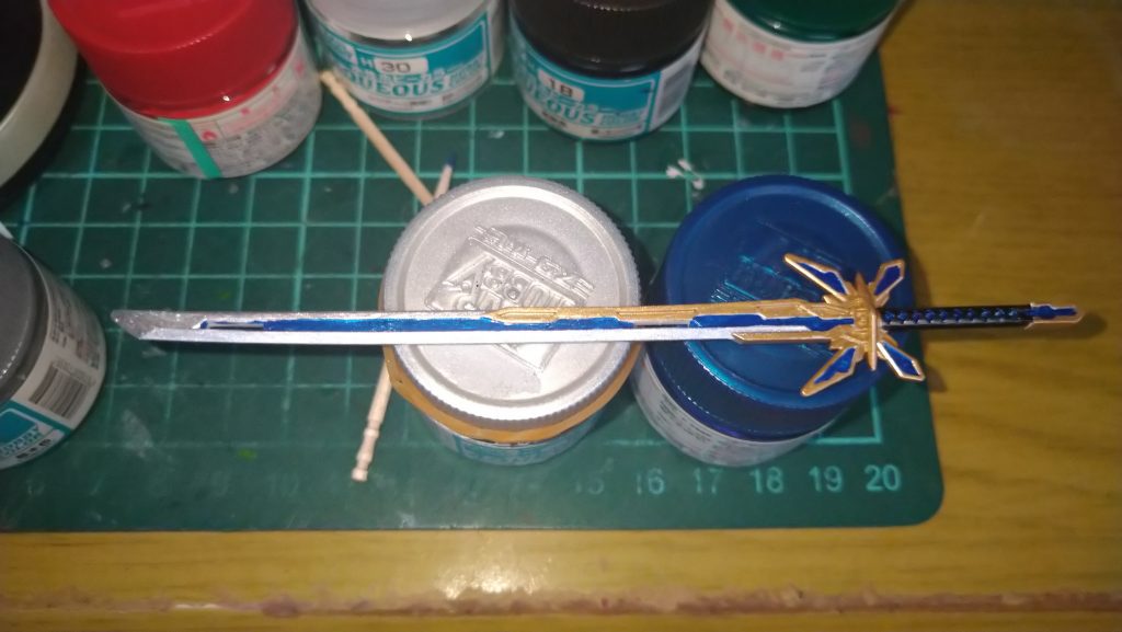 細いよ〜！怖いよ〜！となりながら塗っていく…！