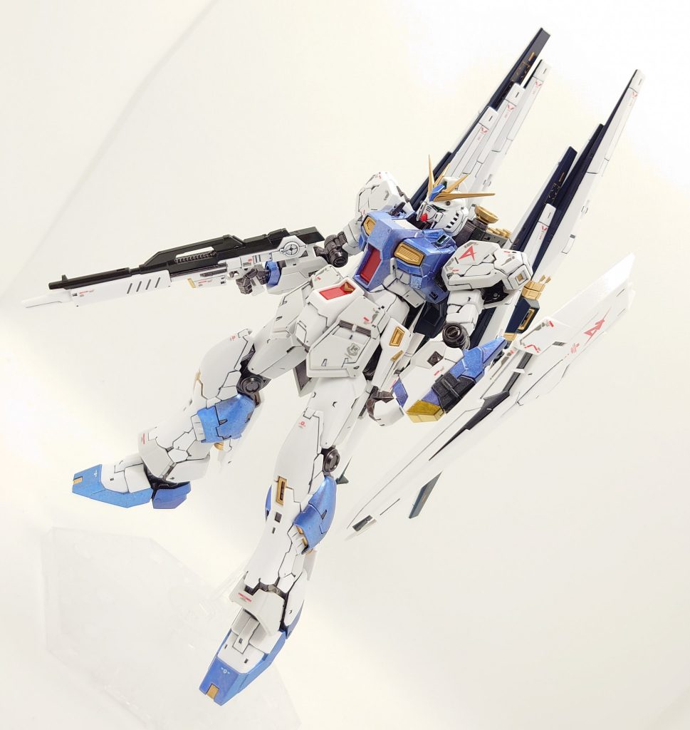 初めてRG νガンダムを作りましたが、ディテールの細かさに圧倒されました。お陰で投稿が遅れてしまいました(-_-;)