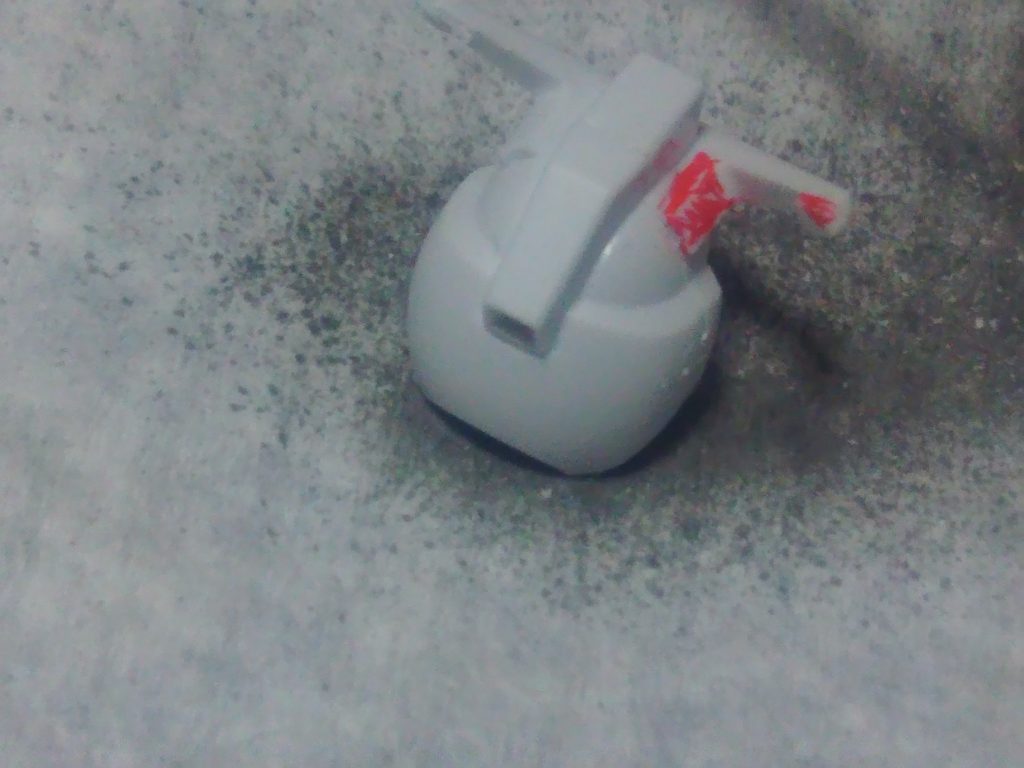 赤い出っ張り部分を切り落とし。