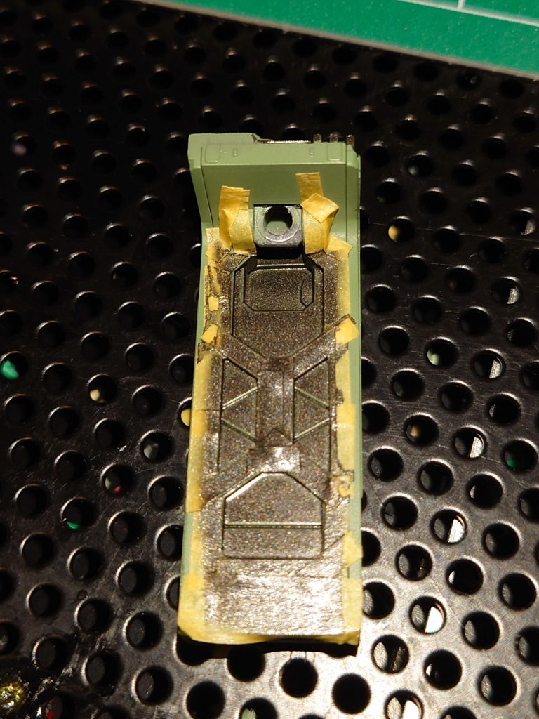 シールドの裏側、マスキング頑張って