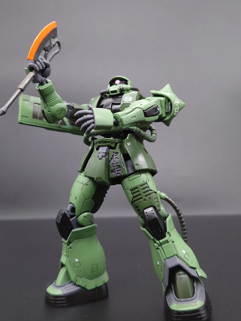 ヒートホークを掲げると迫力あります