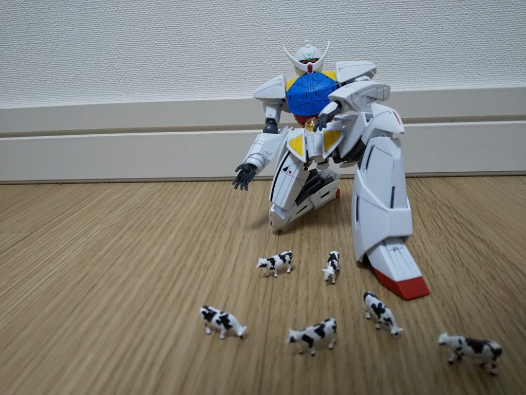 牛をやさしく見守るターンエー。劇中には無かったけれども、こういった使い方もあったかもしれませんねぇ。