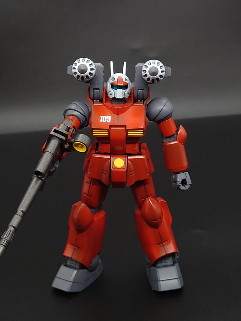 ハヤト機は、スプレーガンの色分けだけ追加！厳密に言うとククルス・ドアン版では、肩の丸いパーツの形状もバックパックの形状もかなり違っていますが、そこは、雰囲気重視でなんちゃってククルス・ドアンということで、ご承知ください（汗）