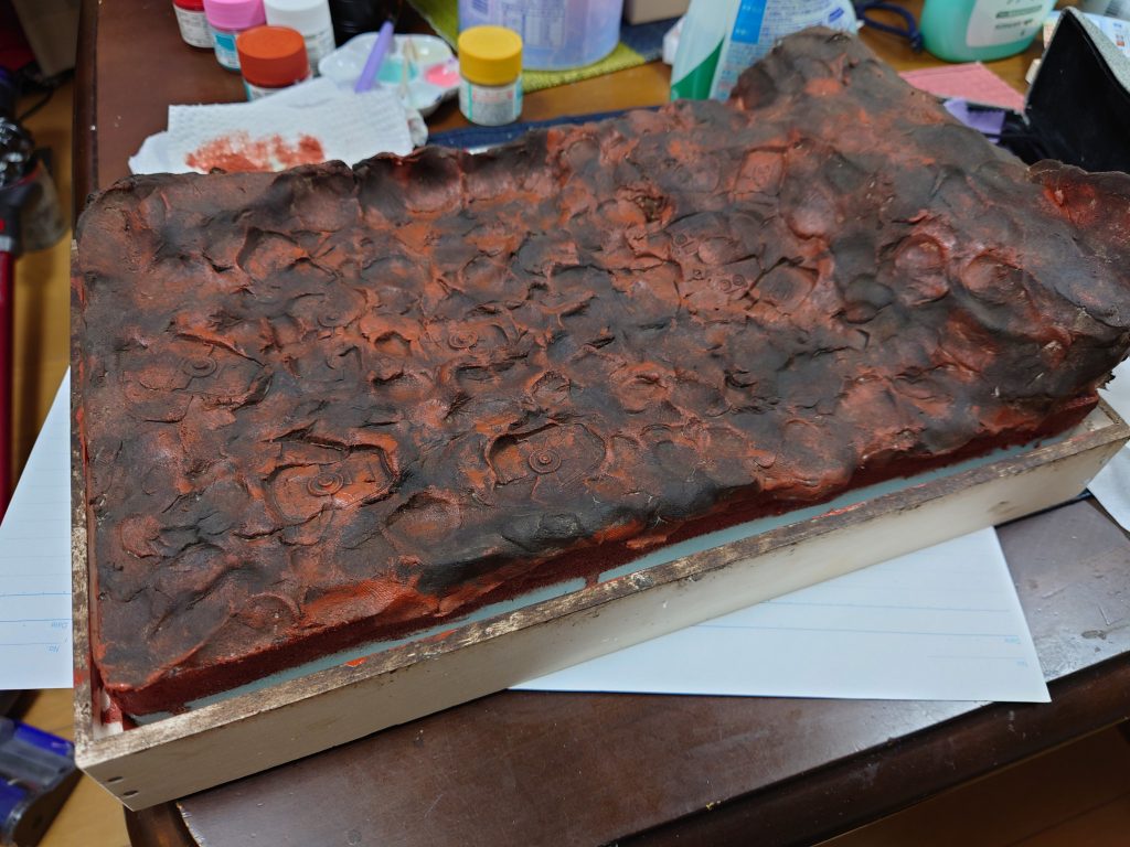 ククルス・ドアンの、島をイメージして下地塗装しました、火山島らしく溶岩ぽく出来てるかな?