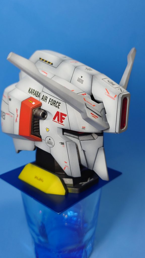 筋彫りパターンをもう少しカッコ良くしたかったのですがアイデア浮かばず、ほっぺたの丸いモールドだけちょっと変えてみました。