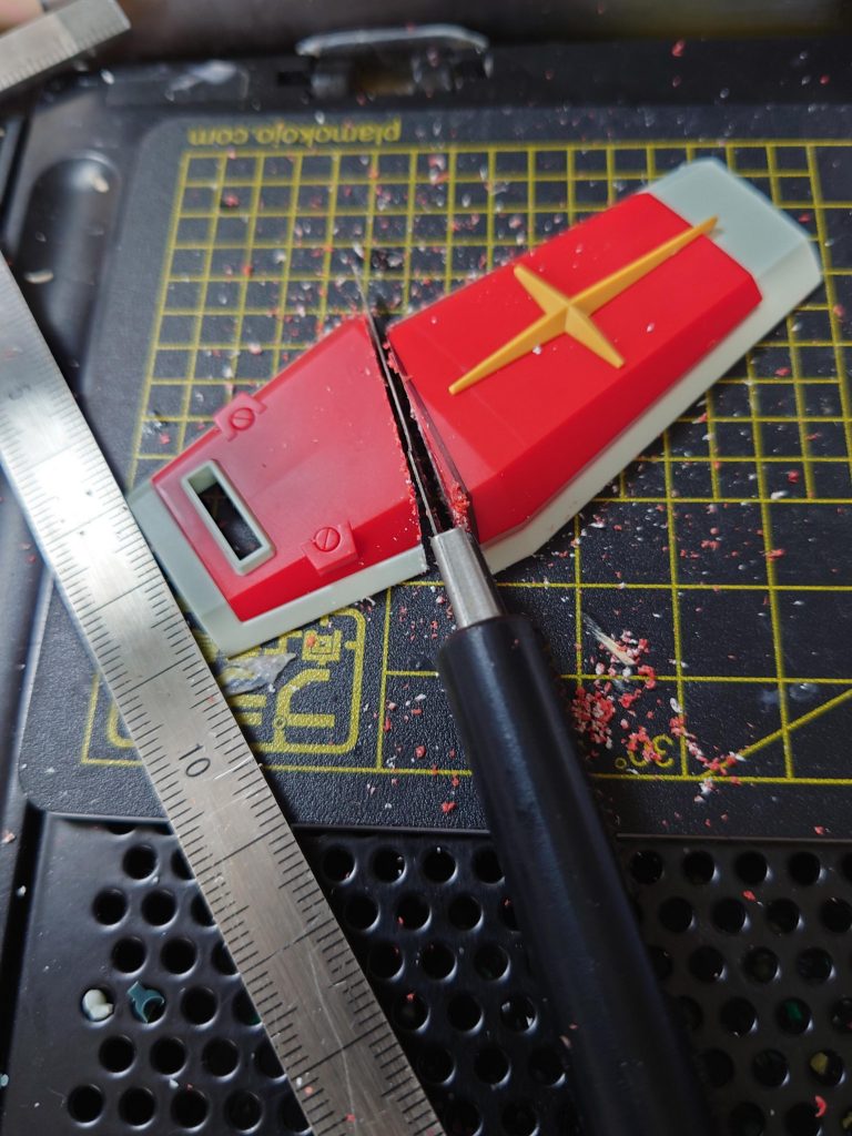 ガンダムシールドはドアンザクにヒートホークでぶった切られたイメージ