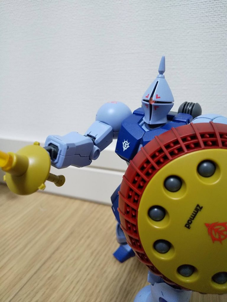 頭部アンテナを少しだけ尖らせました。