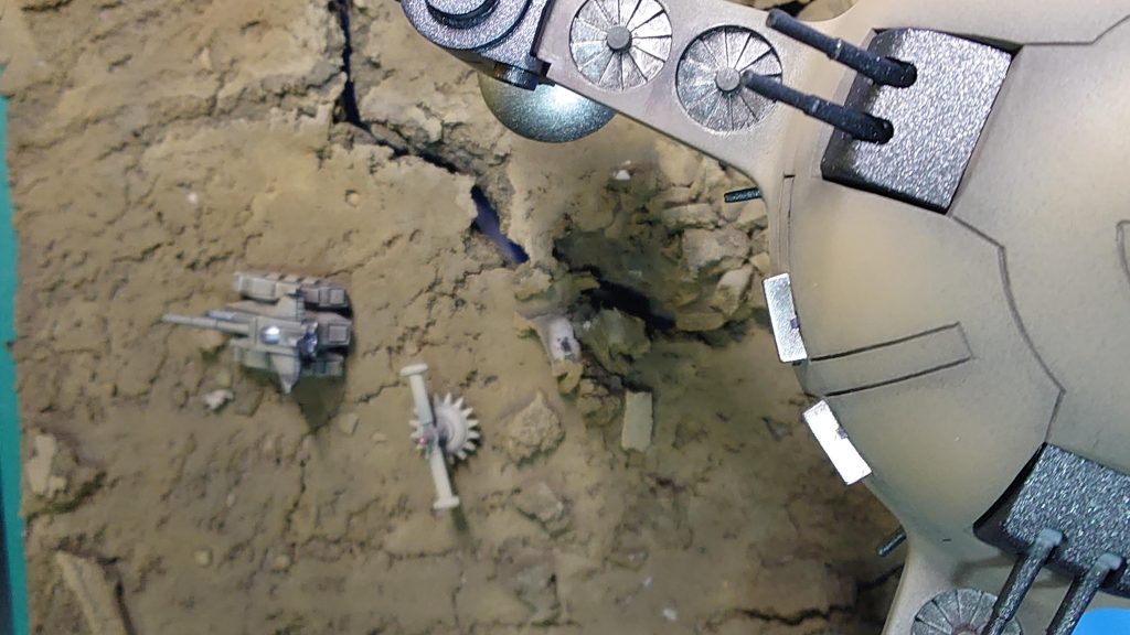 空を飛んで移動するアッザム