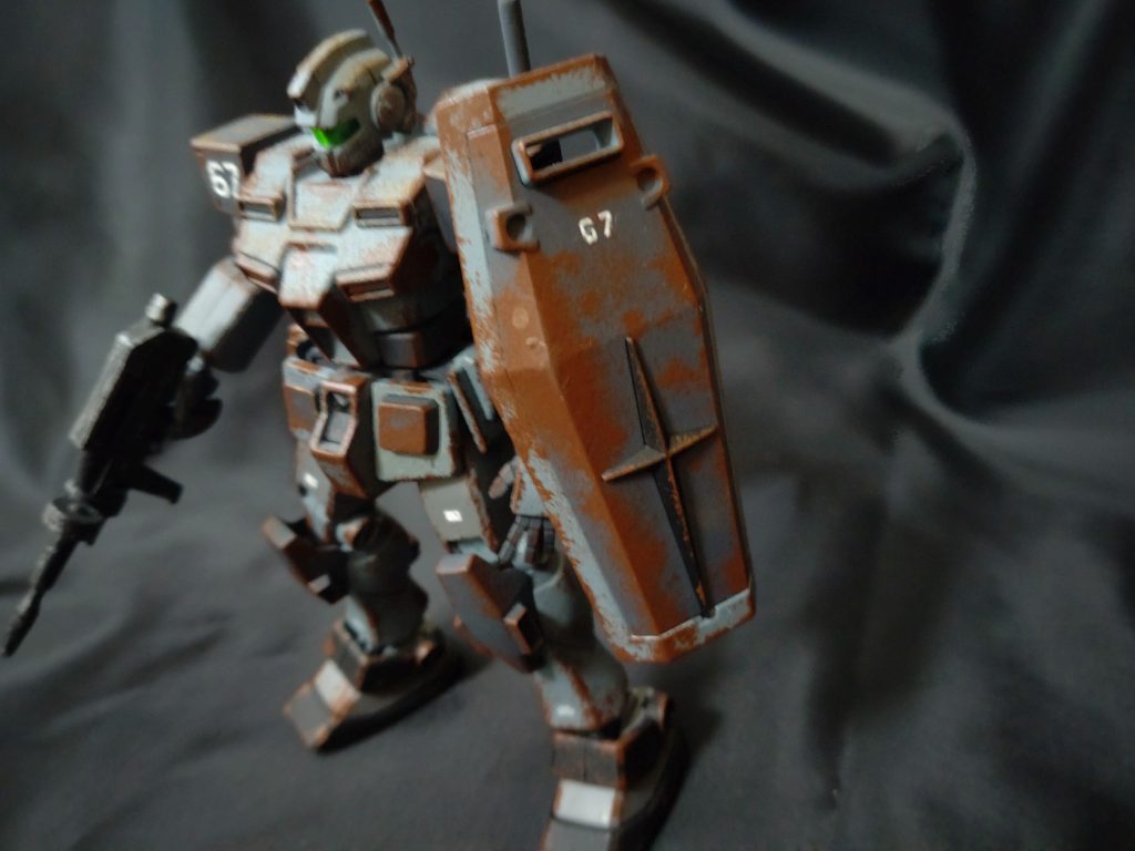 シールドから汚し始めてヤケになってますね。