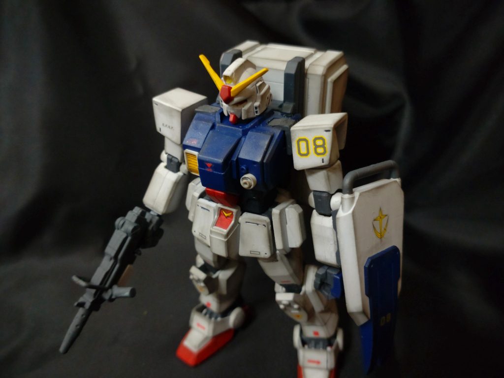 肩から先はガンダム。