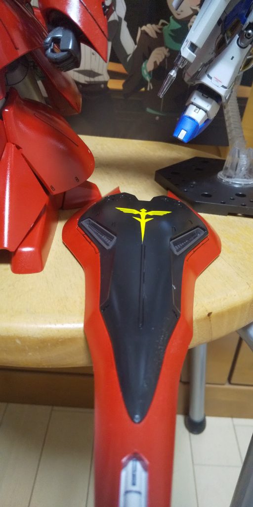 :シールドだ。これもサザビーと同じデサインを使用してるな。水転写Dが綺麗に貼れてブリリアント！