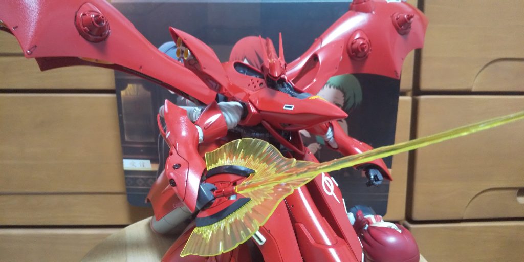 :ビームサーベルだ。サザビーと同じデザインの物だな。格好いいな！