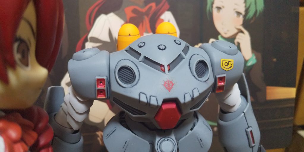 :頭部の魚雷だ。鼻の部分は付属のシールでは色が合わないので、ジオン水転写Dに貼り変えたのだ。