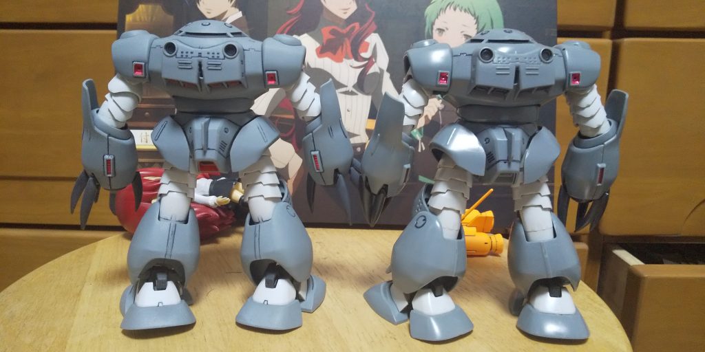 :過去に組んだ素組のと比較しよう！右が素組だ。全然違うな。