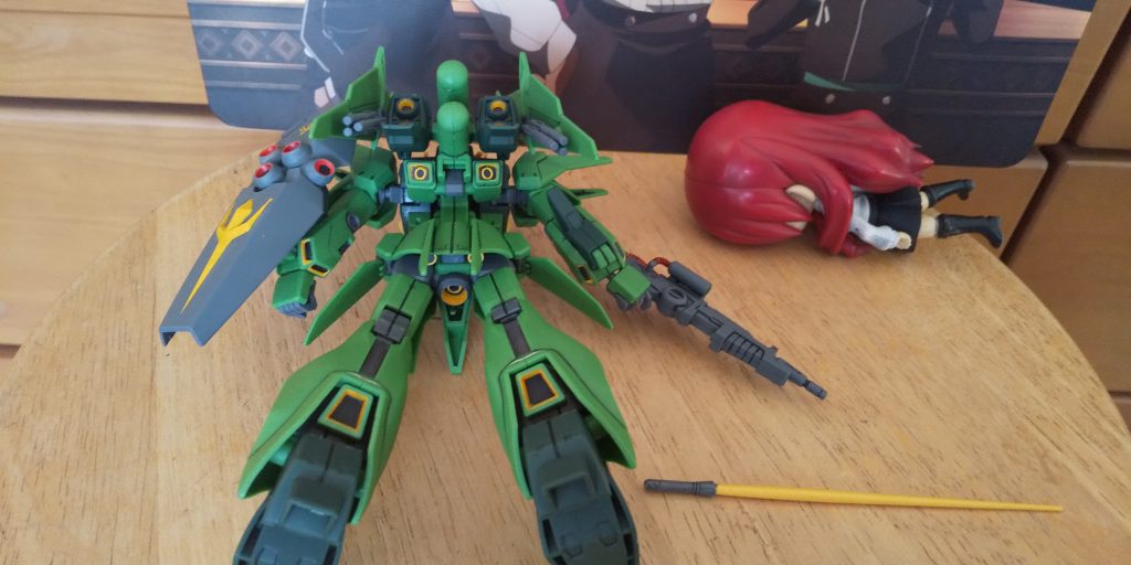 :後ろだ。ご覧の通り色分けされてない多数の部分を部分塗りをしてブリリアント!