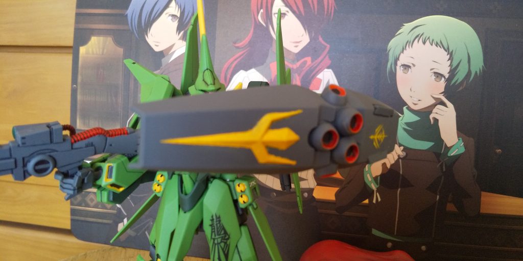 :シールドの内臓武装の5門メガ粒子砲だ。部分塗りをしたから更に格好いいぞ!