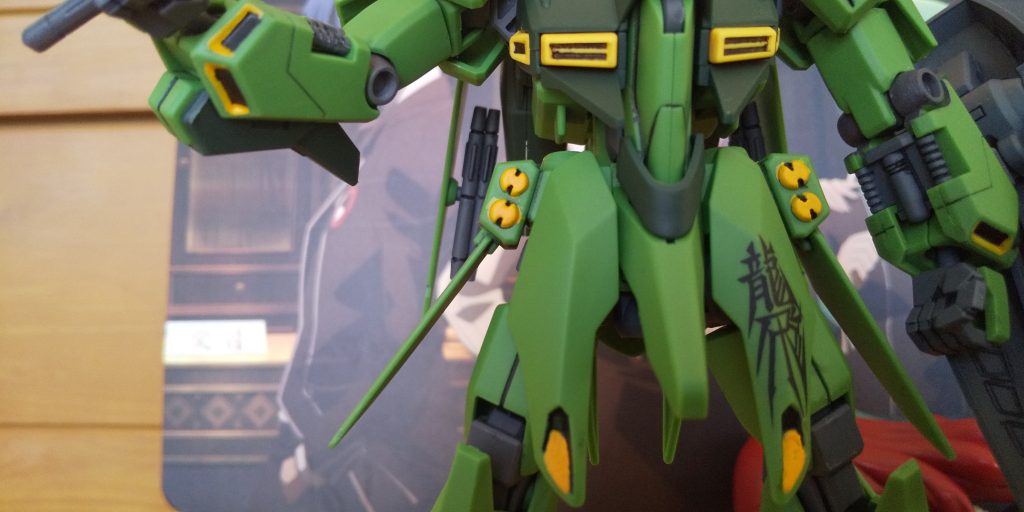 :両腰のミサイルだ。両腕前腕左右と両肘と、Fスカートの下の先端左右は大変だった。💦