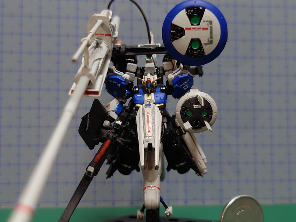 ビームキャノンはエヴァフレームのマシンガンをベースにプラ板と真鍮線を使って工作しました。ここが実際のものと全然違うものになってしまい塗装で雰囲気だしてごまかしてます