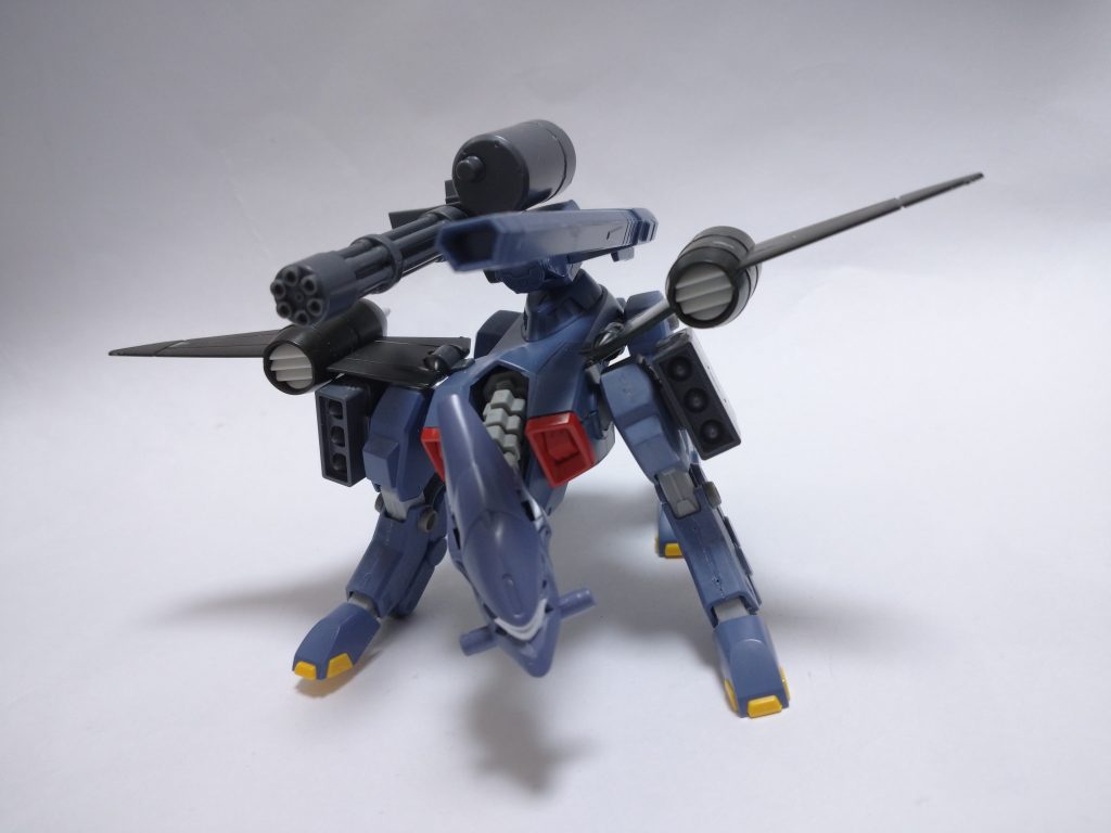 改造スタート時。とりあえずモノアイはやめてツインアイに変更しました。