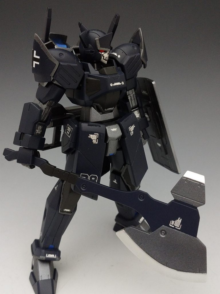 シャルドールローグの上官…兄貴ポジという事で力強さを出すために斧を持たせたり腕全体を太くしました。でも比較するものがないとわかりませんね(笑)