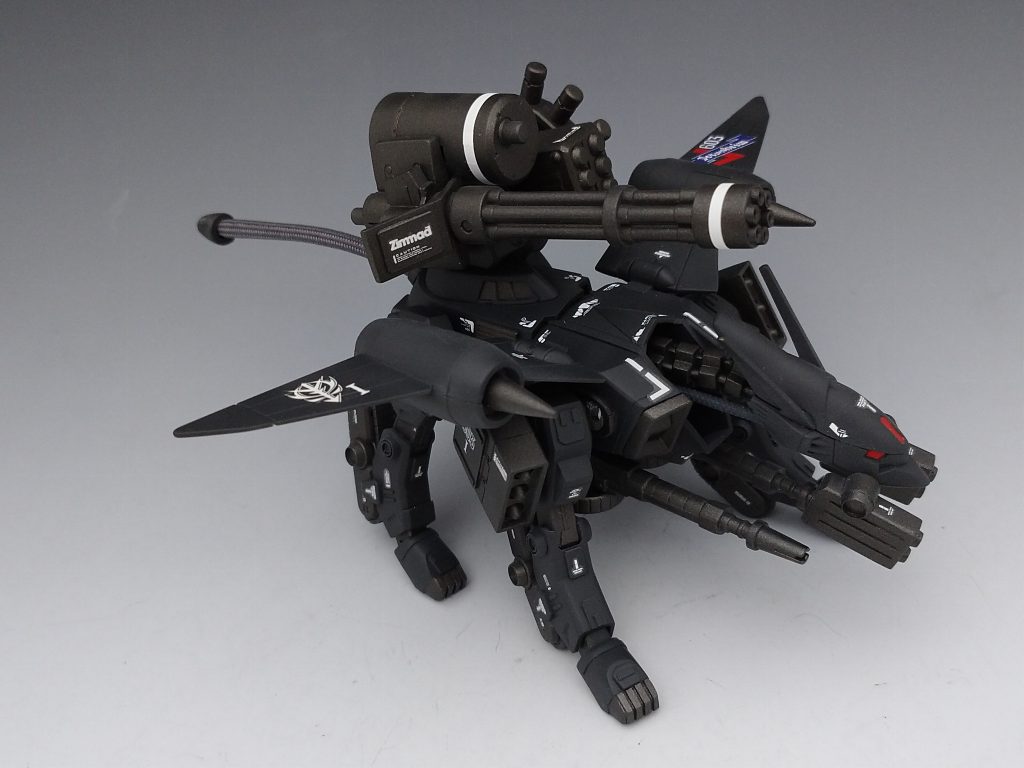 デカールはガンダムデカールから使用しましたがSEEDのデカールは持ってないのでジオン軍所属です(笑)