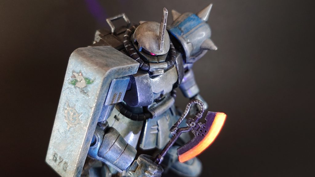 ヒートホークはLEDライト照射でかなりヒートします🔥目つきも悪っぽく撮れてお気に入りのショットです😎✨