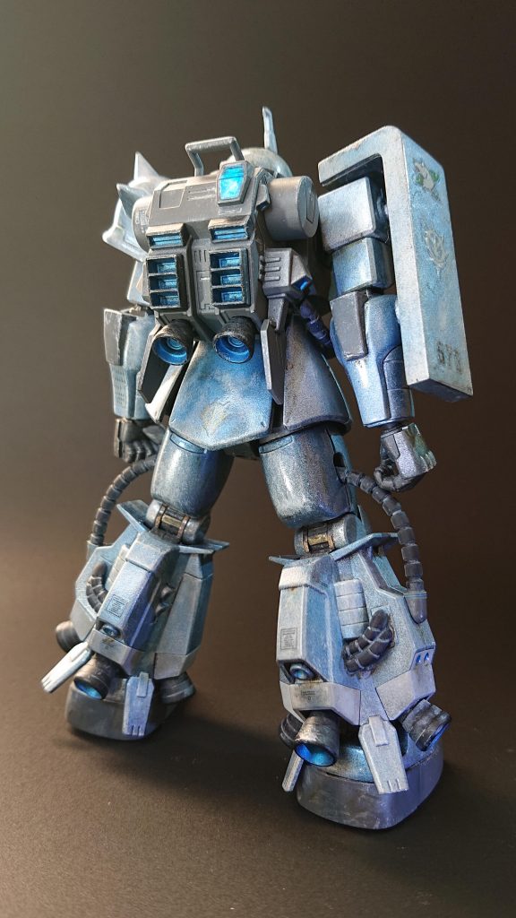 バックショット。バーニアやセンサー類はオリジナルの赤ではなく、個人的な好みで青くしています。