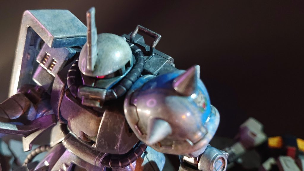 箱絵では機体が汚れつつも艶があるイメージなので、つや消し→ウェザリングしつつも、最後は光沢で仕上げています。