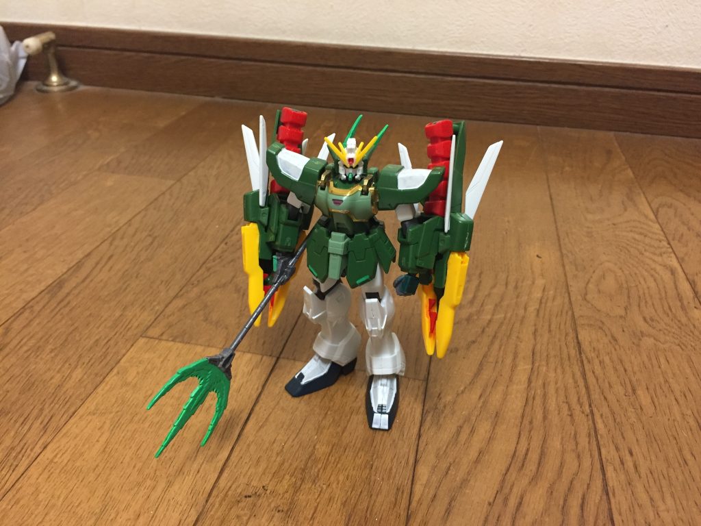 本機では、ツインビームトライデントによる運動性の高さを生かした白兵戦と、ドラゴンハングを生かした近中距離の攻防戦を得意とする。