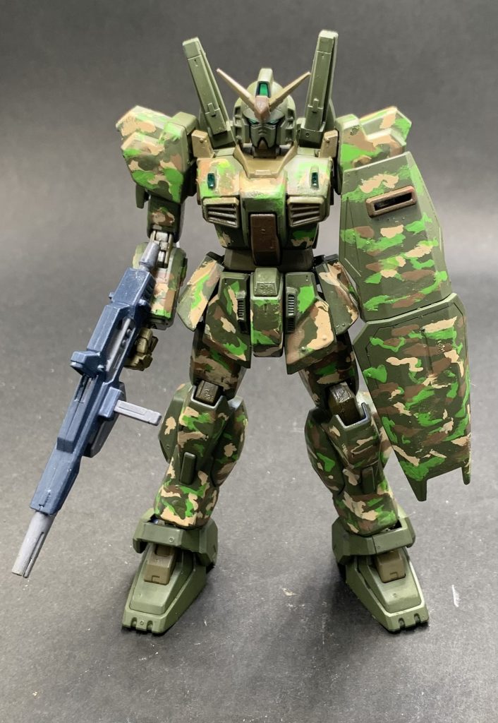 棒立ち、迷彩柄のバランスとか綺麗にできてるかなかな