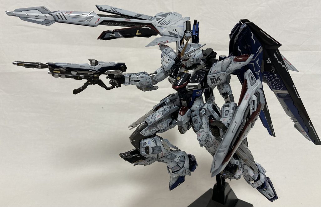 外装のみならずフレームにもプラ板貼付や部分塗装を行い、密度感をより高めました