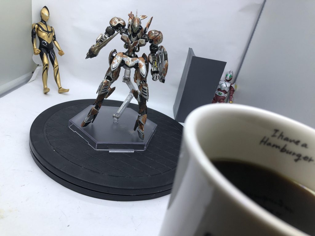 ガンプラ眺めながら飲むコーヒー美味しい