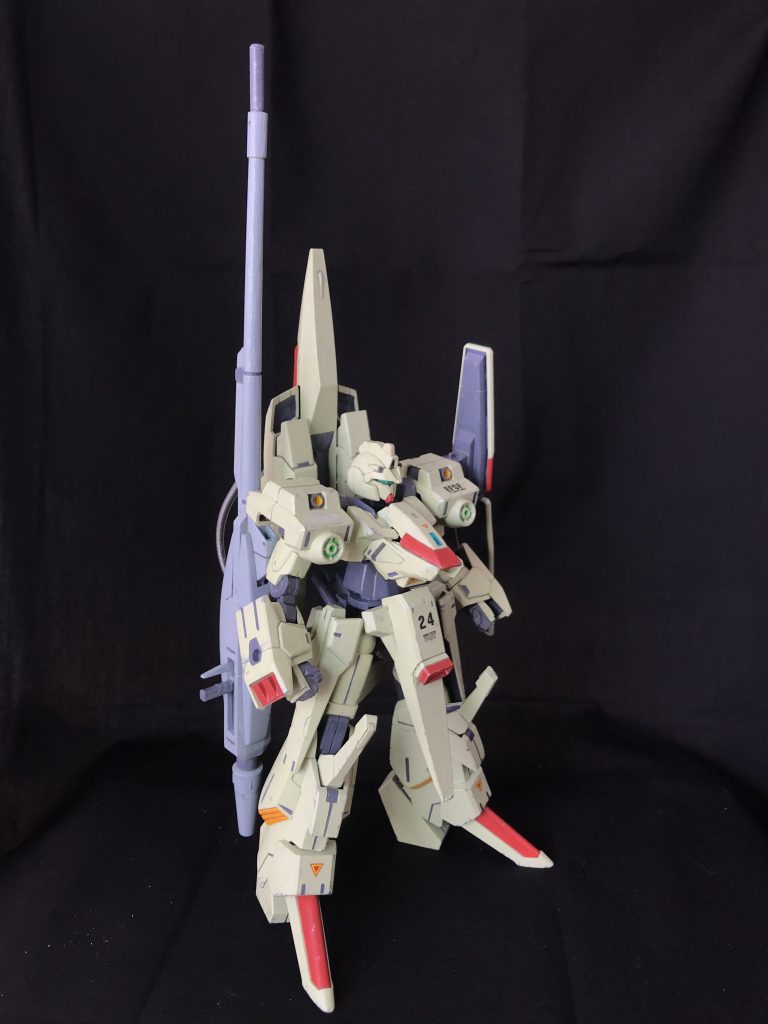 これってザク色かなぁと買い足してきたダックエッググリーンで塗ったらヘビーガン系に見えてきたのでその方向で配色しました。