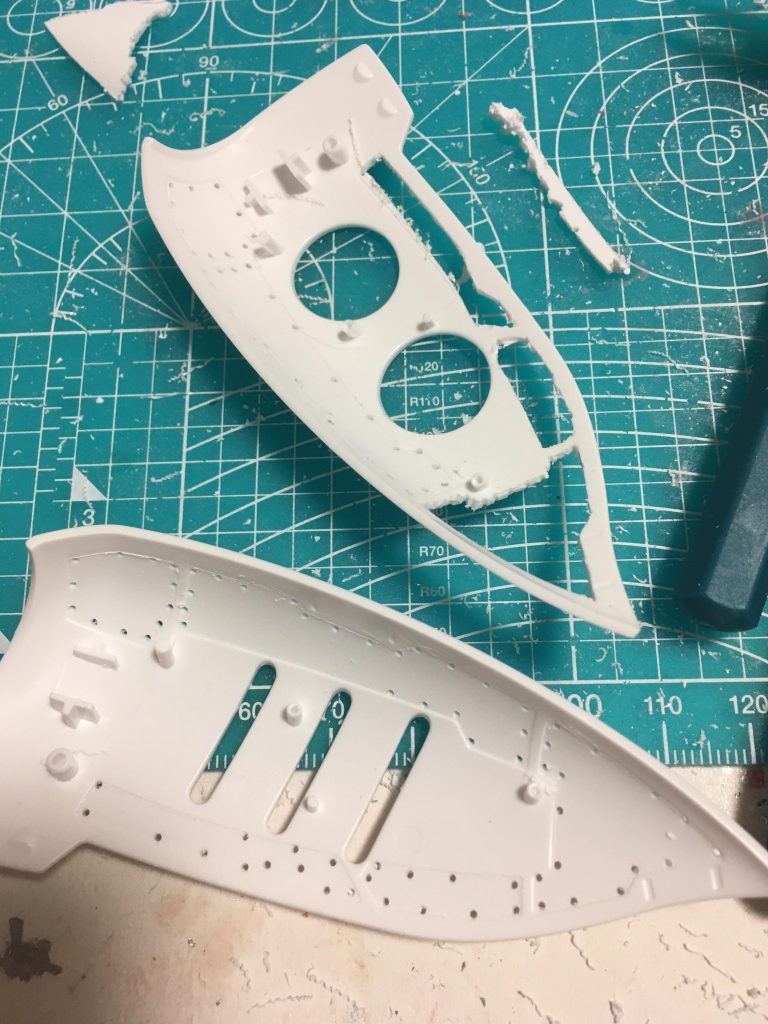 羽をゴリゴリ削りました。手間の割には・・。バランスって大事💦