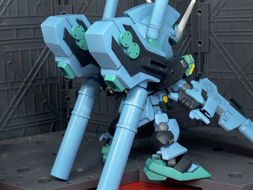 足裏にオモリを入れてもバックヘビーだったので、つっかえ棒的なプロペラントタンクを製作。